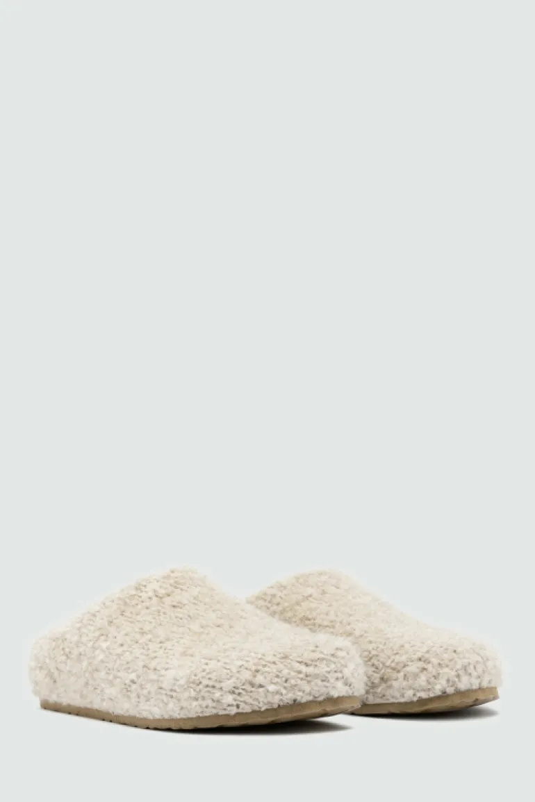 Sleepers In Lana Boucle